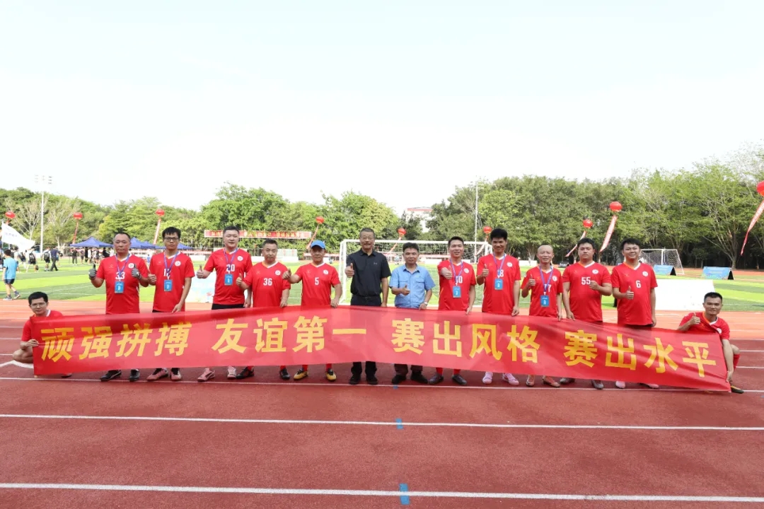 GA黄金甲足球队出战海南“国资杯”暨第七届昌江“芒果杯”足球赛3.webp.jpg