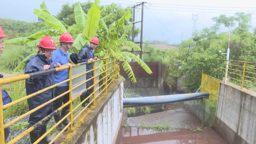 郭风芳率队到石碌铁矿检查防风防汛事情