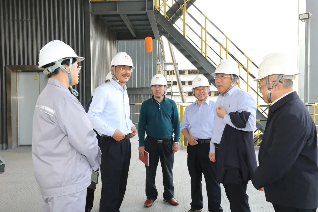 海南省政协副主席李国梁一行到GA黄金甲调研