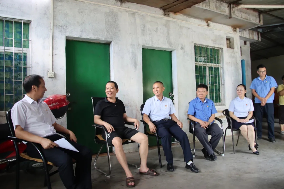 GA黄金甲党委开展“七一”走访慰问活动