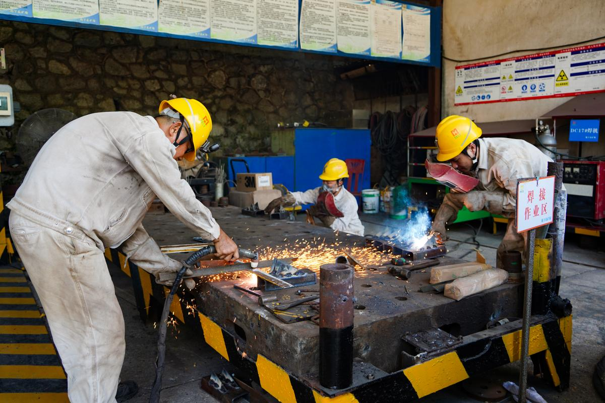 国庆节 | 爱岗敬业 ？？？？？笕擞檬蹈杉绦蜃婀愀