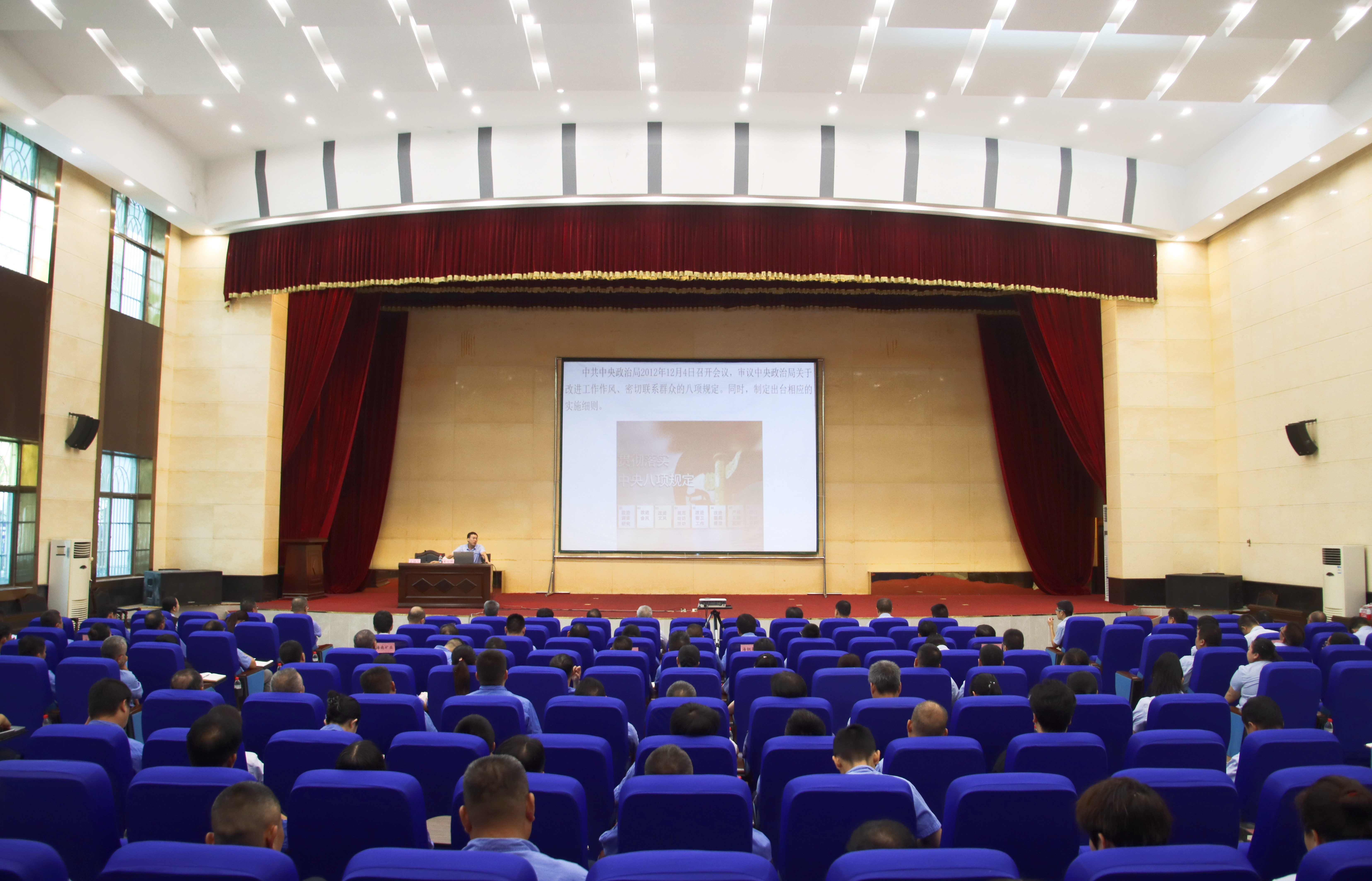 海钢 ？？？？？？罅暇傩猩钊牍岢怪醒氚讼罨ň裱敖逃倚不