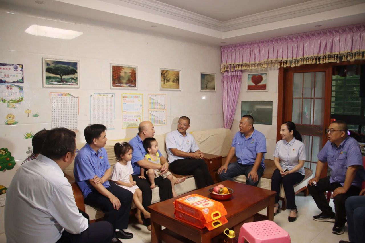 GA黄金甲党委开展“七一”走访慰问活动