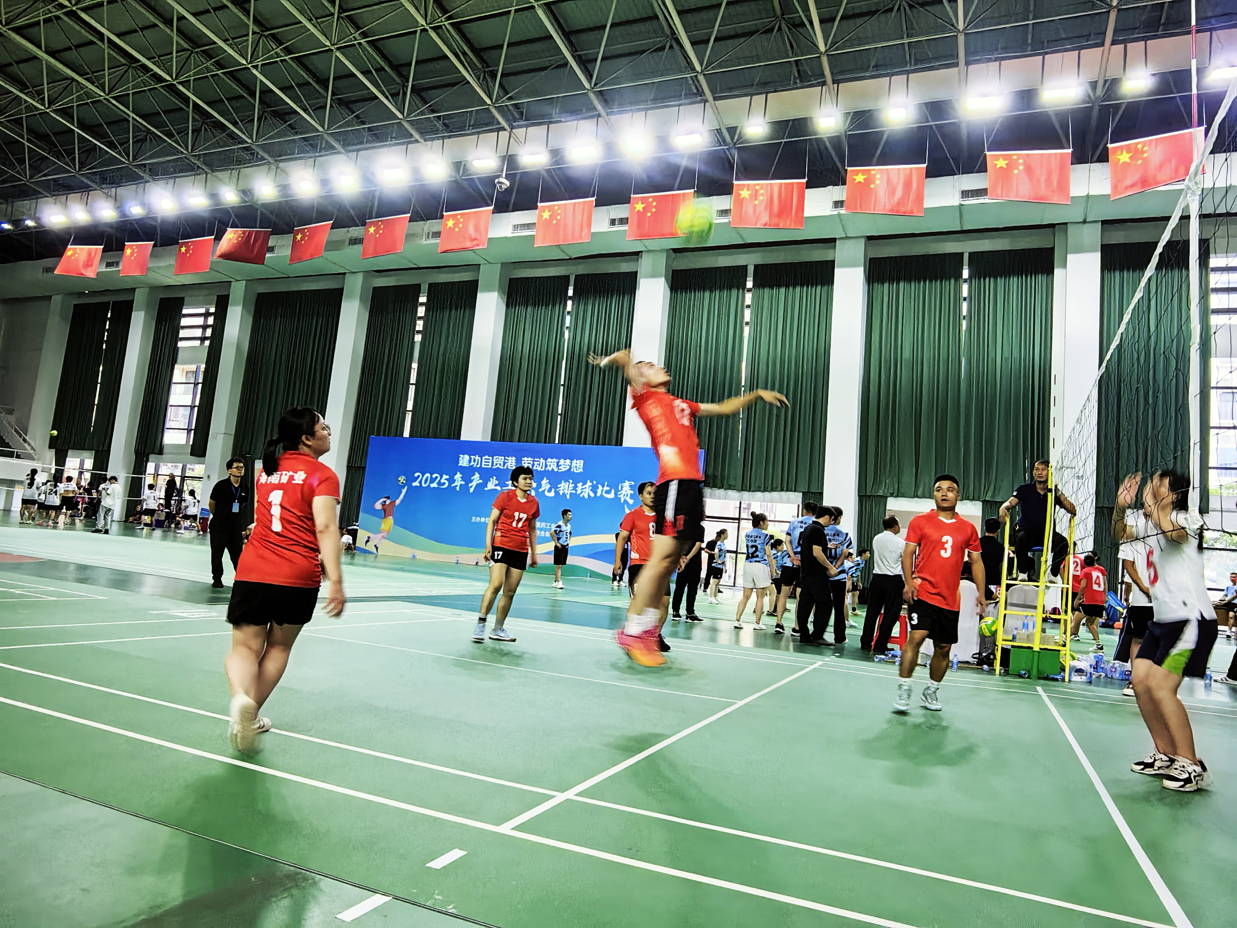 GA黄金甲加入海南省工业工会气排球角逐获“优异组织奖”